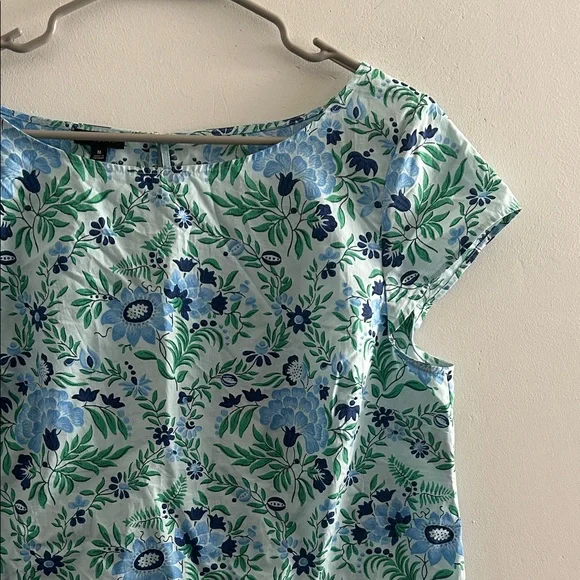 Talbots, Woman’s Size M Blue and Green Floral Cap-Sleeve Blouse - Picture 3 of 7